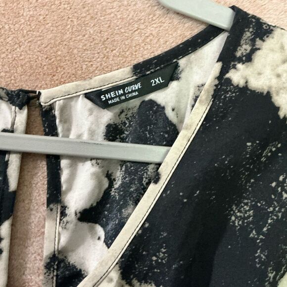 Stylish Black and Cream cow print open back short romper 2XL - Picture 6 of 11